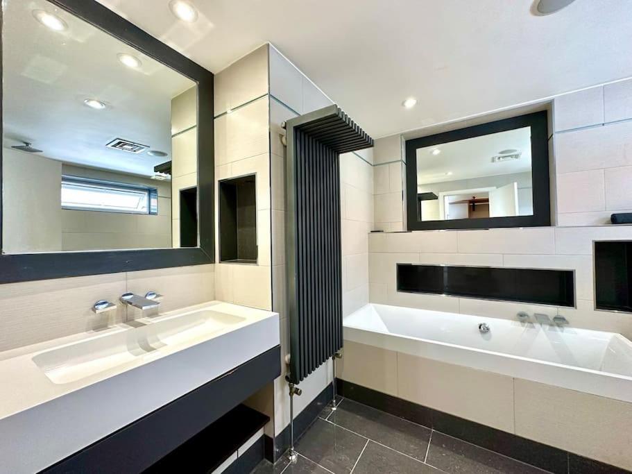 Stunning Panoramic Sea View Beach Location - Sleeps Up To 4 People - Free Parking - The Best Beach! - Great Location - Fast Wifi - Smart Tv - Newly Decorated - Sleeps Up To 4! Close To Bournemouth & Poole Town Centre & Sandbanks Экстерьер фото
