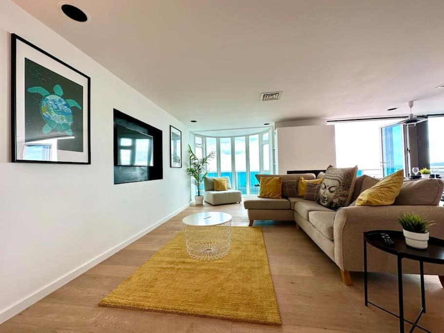 Stunning Panoramic Sea View Beach Location - Sleeps Up To 4 People - Free Parking - The Best Beach! - Great Location - Fast Wifi - Smart Tv - Newly Decorated - Sleeps Up To 4! Close To Bournemouth & Poole Town Centre & Sandbanks Экстерьер фото