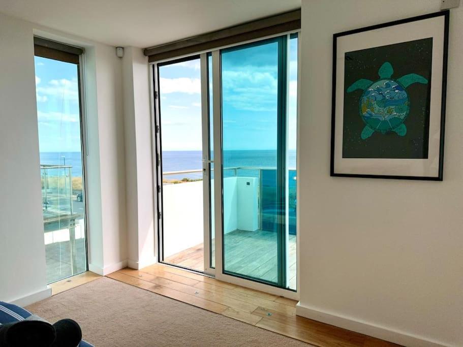 Stunning Panoramic Sea View Beach Location - Sleeps Up To 4 People - Free Parking - The Best Beach! - Great Location - Fast Wifi - Smart Tv - Newly Decorated - Sleeps Up To 4! Close To Bournemouth & Poole Town Centre & Sandbanks Экстерьер фото