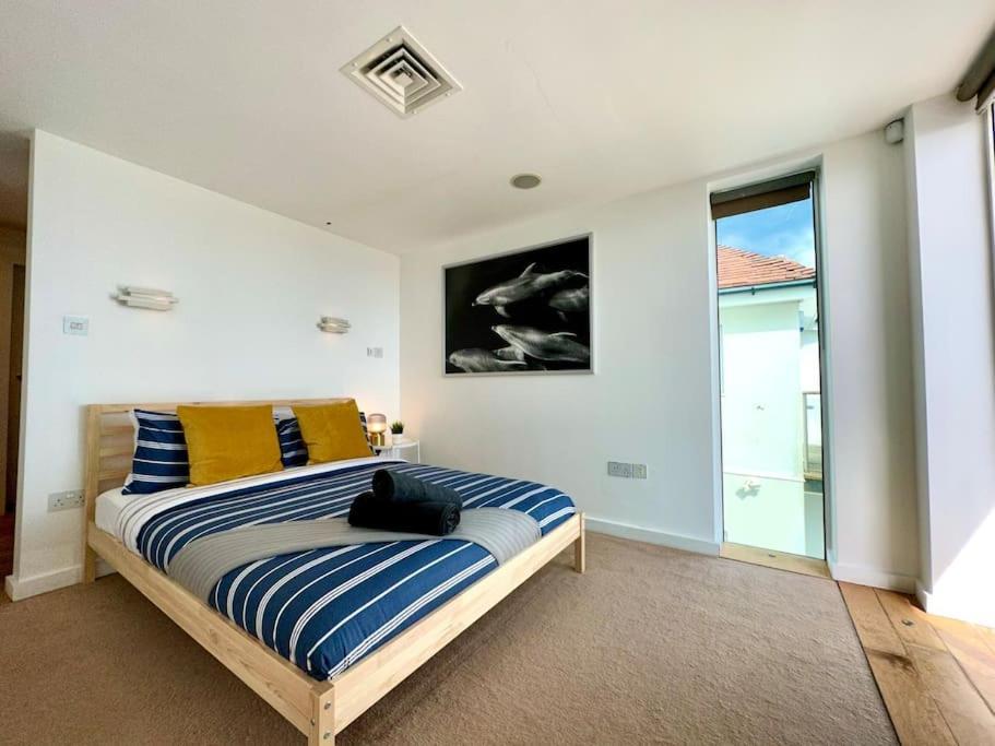 Stunning Panoramic Sea View Beach Location - Sleeps Up To 4 People - Free Parking - The Best Beach! - Great Location - Fast Wifi - Smart Tv - Newly Decorated - Sleeps Up To 4! Close To Bournemouth & Poole Town Centre & Sandbanks Экстерьер фото